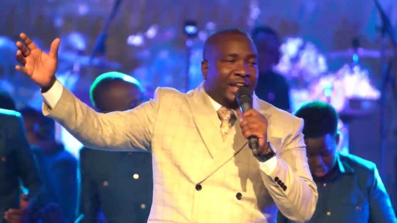 DOWNLOAD GOSPEL VIDEO MP4 | AMBWENE MWASONGWE FT PRAISE TEAM TAG FOREST YA KWANZA - GWE MBILIKA